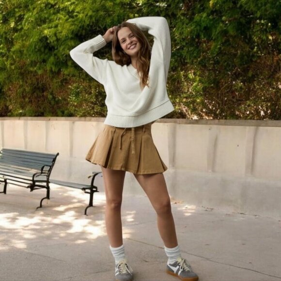 NEW!!! AMERICAN EAGLE V-Neck Sweater – Soft, Stylish & Sustainable - Sz XL - Picture 1 of 7